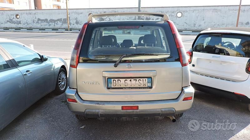 Usata Nissan X-Trail 114 CV (83 kW) 2002 Grigio SUV