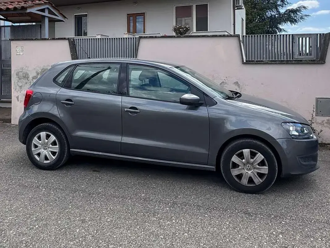 Usata VW Polo Sound 69 CV (50 kW) 2013 Grigio Utilitaria