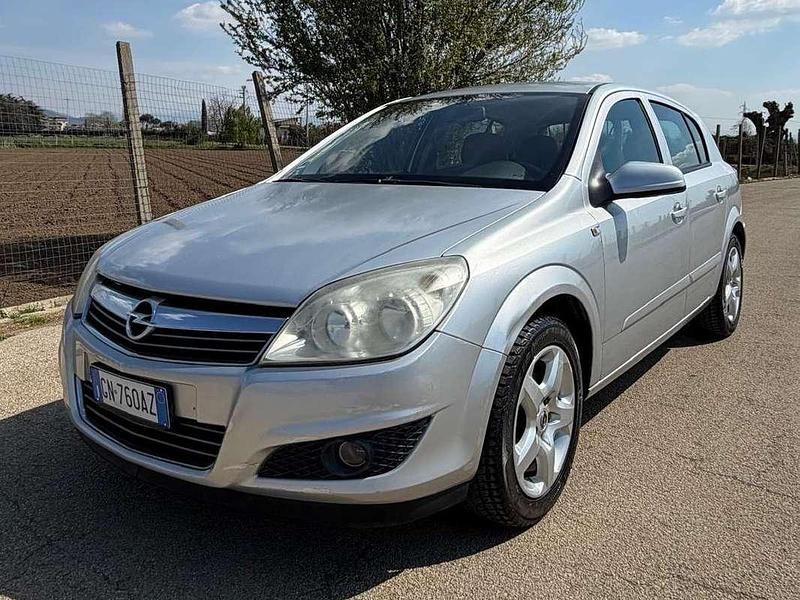 Usata Opel Astra Edition 116 CV (85 kW) 2007 Argento Berlina