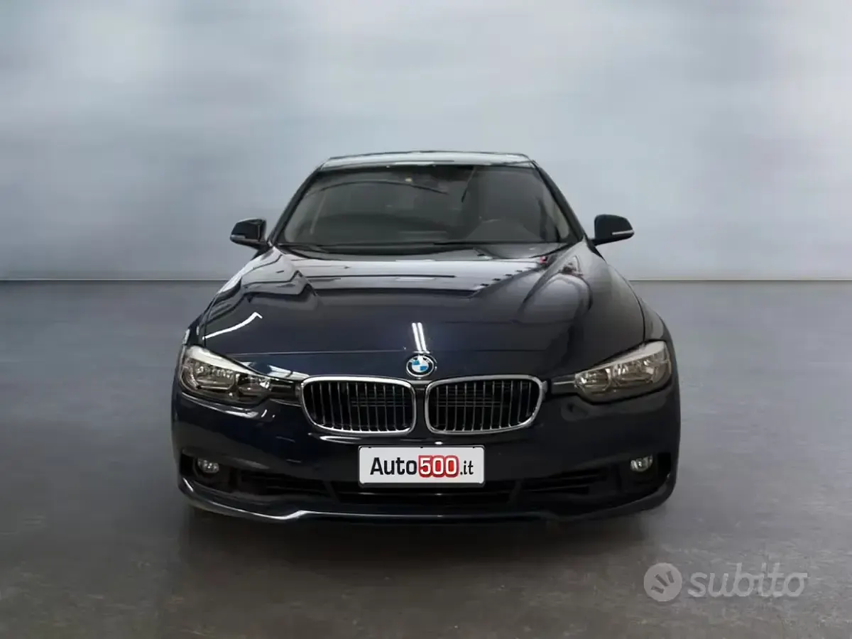 Usata BMW 330 Advantage 184 CV (135 kW) 2017 Blu/azzurro Berlina