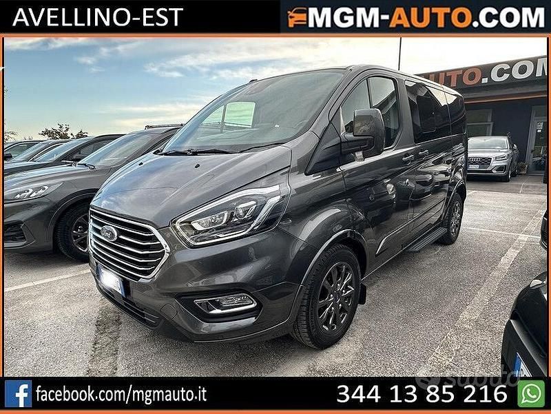 Usata Ford Tourneo 185 CV (136 kW) 2022 Grigio Monovolume