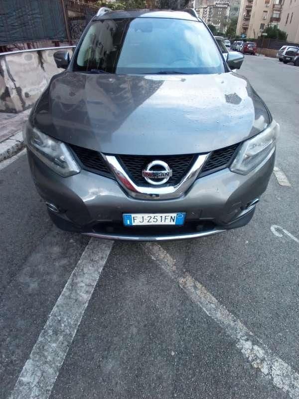 Grigio Usata 2017 Nissan X-Trail SUV | 13.500 € (Buon prezzo) - Immagine 1/4