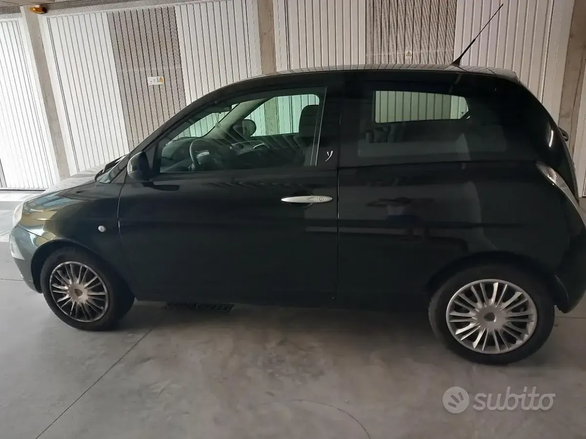 Usata Lancia Ypsilon 80 CV (58 kW) 2010 Nero Utilitaria
