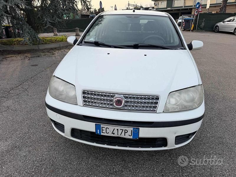 Usata Fiat Punto Active 59 CV (43 kW) 2010 Bianco Utilitaria