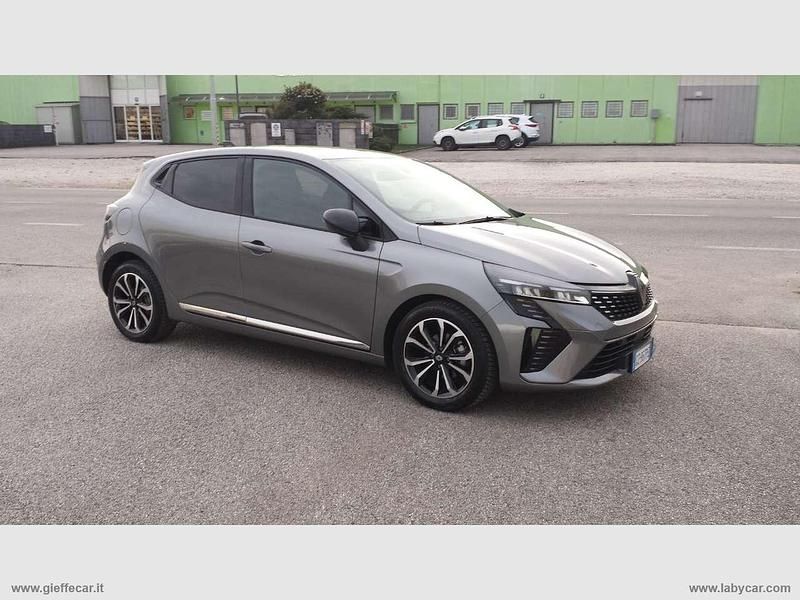 Usata Renault Clio V Techno 90 CV (66 kW) 2025 Grigio Berlina