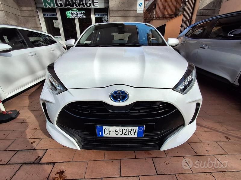 Usata Toyota Yaris Hybrid Trend 92 CV (67 kW) 2021 Bianco Berlina