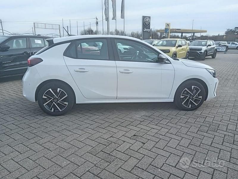 Usata Opel Corsa 101 CV (74 kW) 2025 Bianco Utilitaria