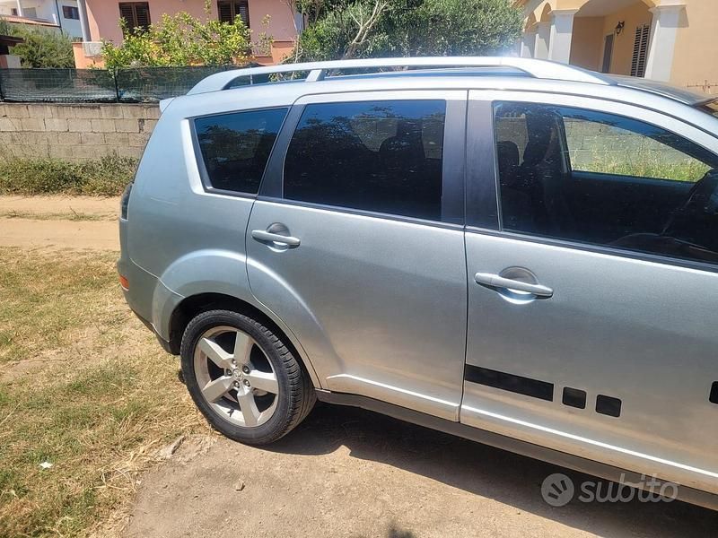 Usata Mitsubishi Outlander 140 CV (102 kW) 2009 Grigio SUV