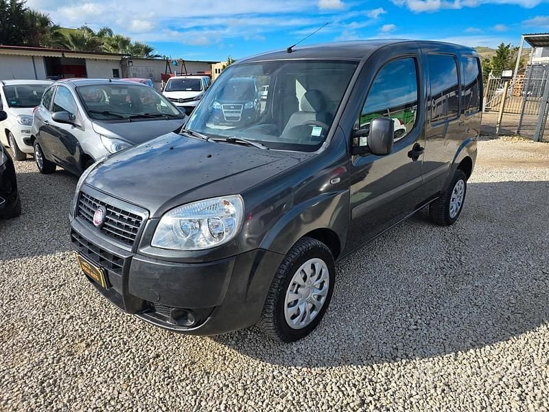 Grigio Usata 2009 Fiat Doblò Monovolume | 4390 € (Ottimo prezzo) - Immagine 1/4