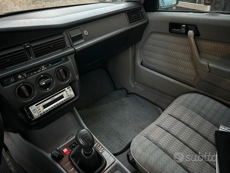 Usata Mercedes 190 120 CV (88 kW) 1990 Berlina