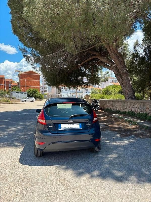 Usata Ford Fiesta 101 CV (74 kW) 2010 Blu Utilitaria