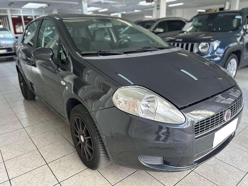 Usata Fiat Grande Punto Dynamic 75 CV (55 kW) 2009 Grigio scuro metallizzato Utilitaria