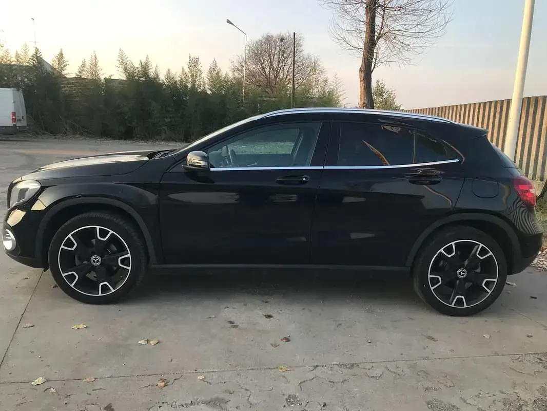 Usata Mercedes GLA180 109 CV (80 kW) 2017 Nero SUV