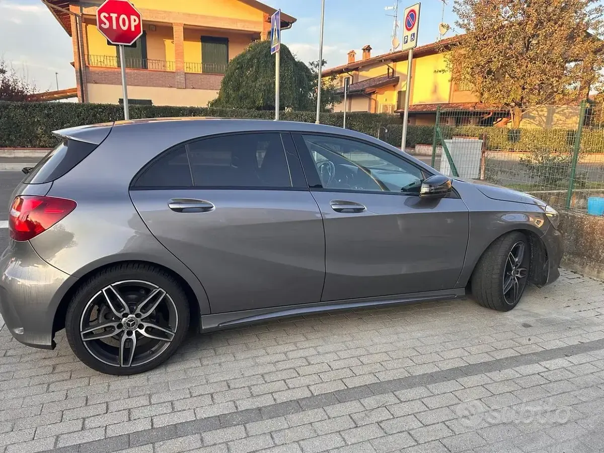 Usata Mercedes A200 Premium 136 CV (100 kW) 2017 Grigio Utilitaria