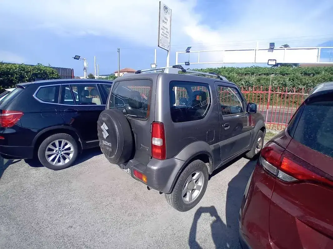 Usata Suzuki Jimny 86 CV (63 kW) 2007 Grigio SUV