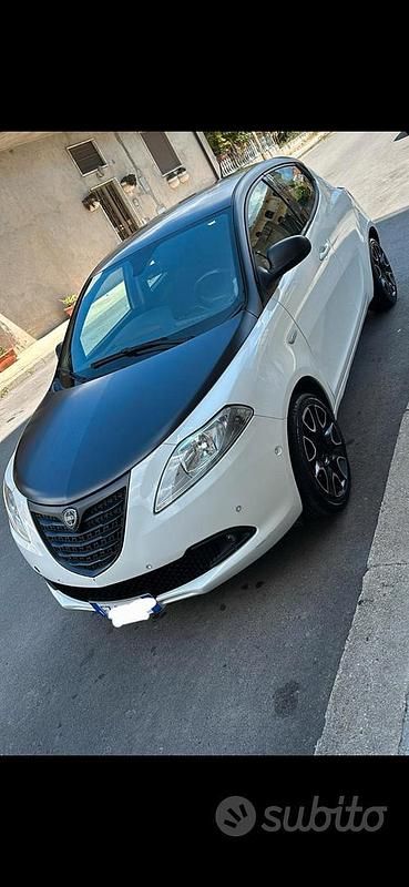 Usata Lancia Ypsilon 95 CV (69 kW) 2016 Bianco Utilitaria