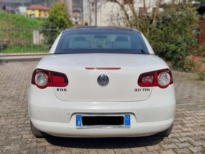 Usata VW Eos 140 CV (102 kW) 2010 Bianco Cabrio