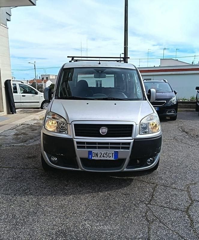 Usata Fiat Doblò 86 CV (63 kW) 2008 Gray Monovolume