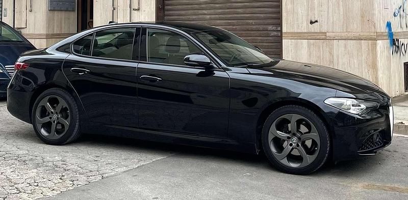 Usata Alfa Romeo Giulia 150 CV (110 kW) 2016 Nero Berlina