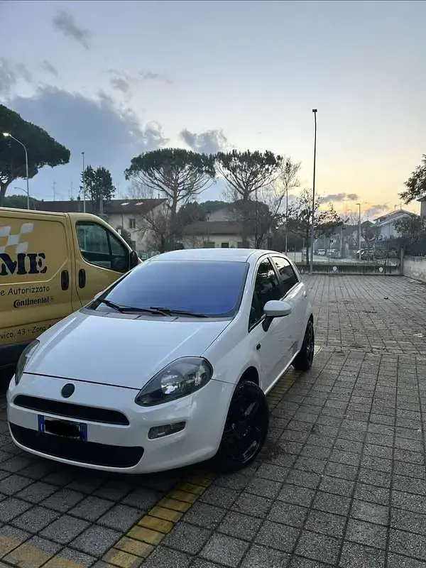 Usata Fiat Grande Punto 77 CV (56 kW) 2012 Utilitaria