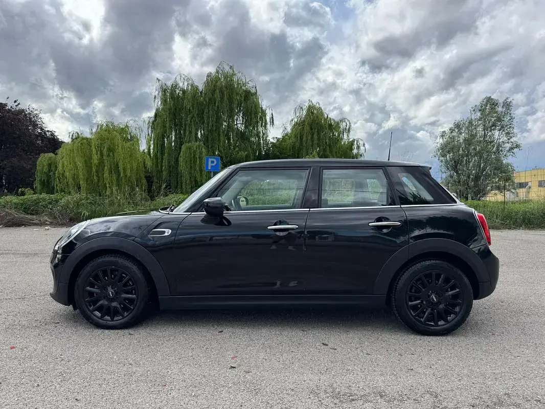 Usata Mini ONE 75 CV (55 kW) 2019 Nero Utilitaria