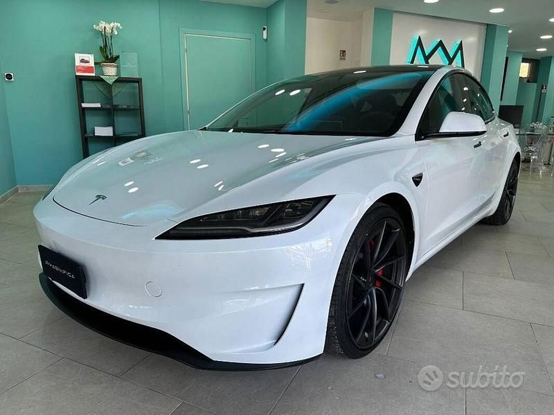Usata Tesla Model 3 Performance 338 kW (460 CV) 2024 Bianco perla micalizzato Berlina