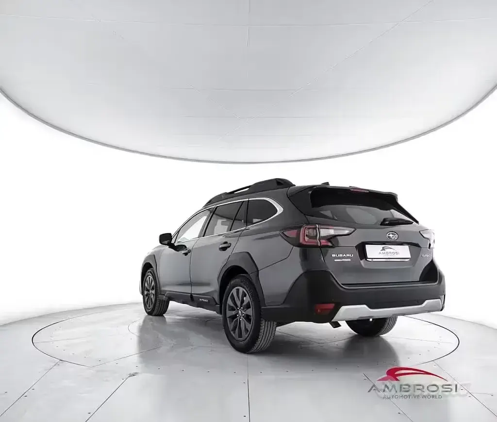 Usata Subaru Outback Style 169 CV (124 kW) 2024 Grigio Station wagon
