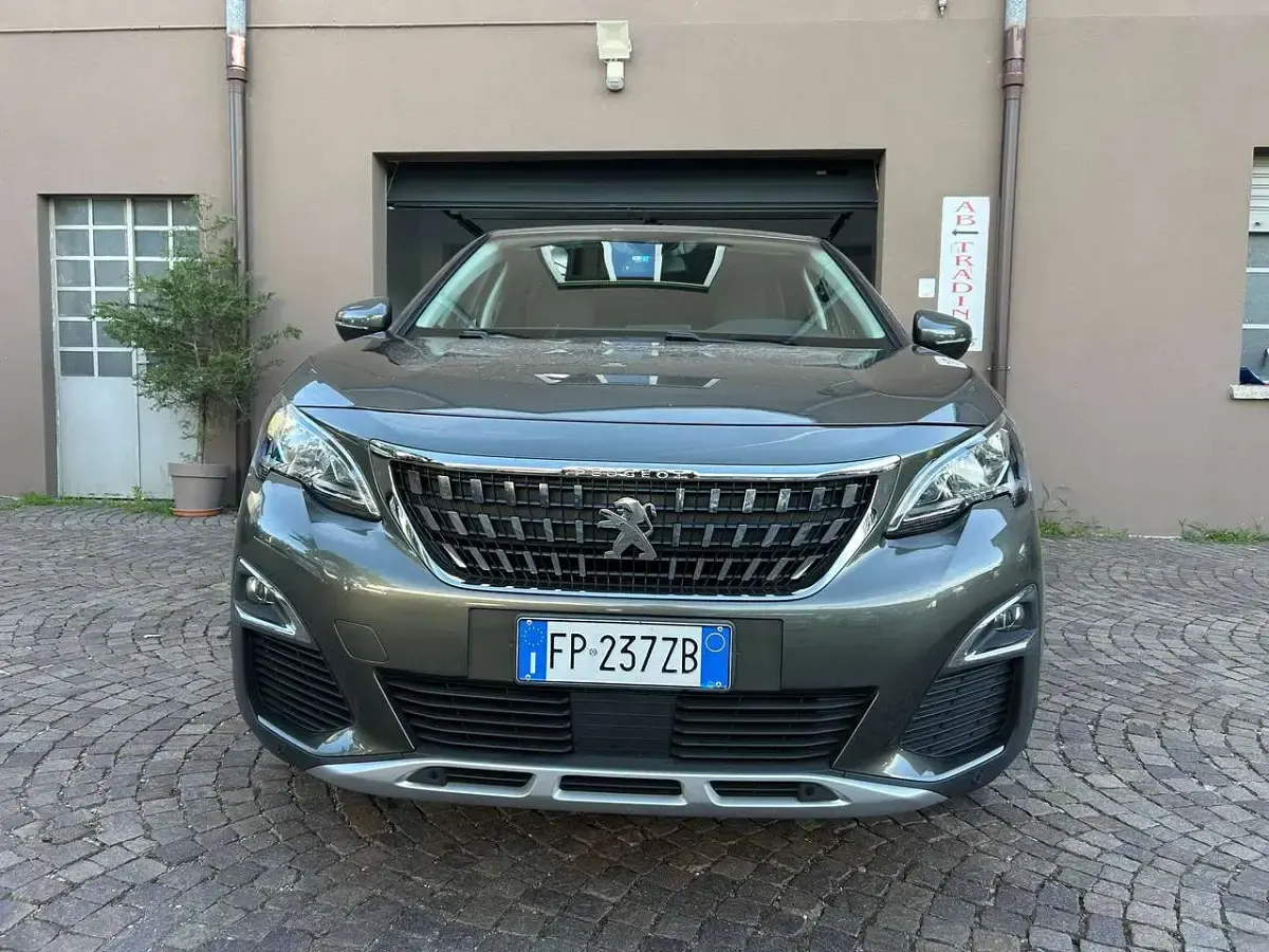 Usata Peugeot 3008 GT-line 131 CV (96 kW) 2018 Grigio SUV