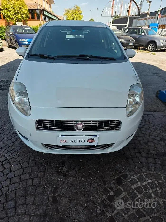 Usata Fiat Grande Punto 75 CV (55 kW) 2009 Bianco Utilitaria