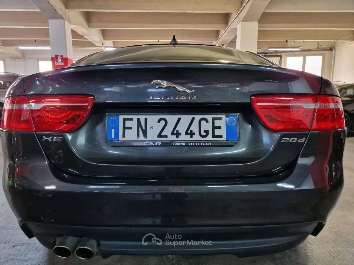 Usata Jaguar XE 179 CV (131 kW) 2018 Antracite Berlina