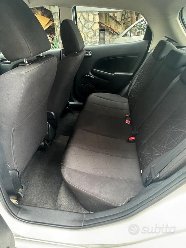 Usata Mazda 2 75 CV (55 kW) 2012 Bianco Berlina