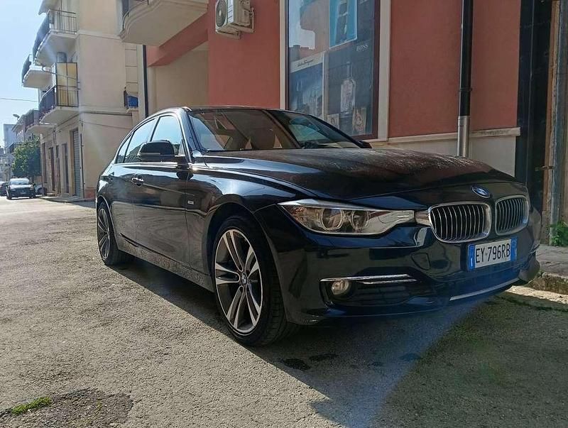 Usata BMW 318 Luxury Line 143 CV (105 kW) 2015 Blu/azzurro Berlina