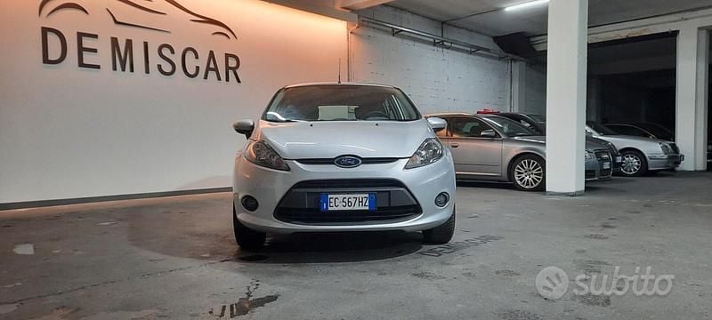 Usata Ford Fiesta Titanium 82 CV (60 kW) 2010 Grigio Utilitaria