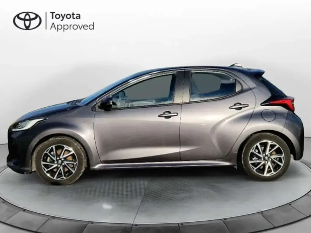 Usata Toyota Yaris Hybrid Trend 116 CV (85 kW) 2022 Dark grey Berlina