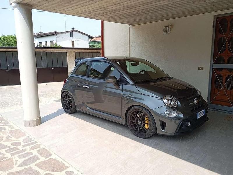 Grigio Usata 2015 Abarth 595 Due volumi | 15.500 € (Cara) - Immagine 1/3