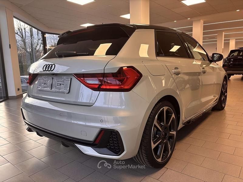 Usata Audi A1 Ambiente 116 CV (85 kW) 2025 Argento rugiada SUV