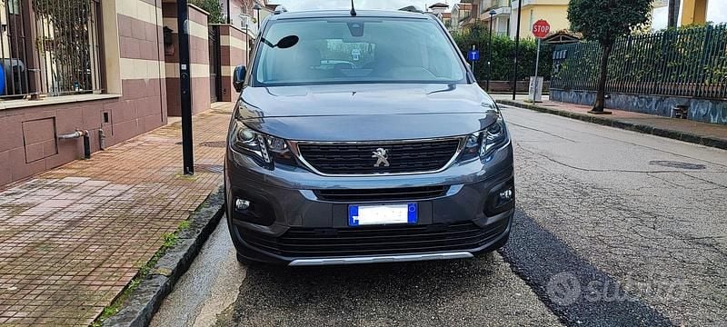 Usata Peugeot Rifter Active 131 CV (96 kW) 2019 Grigio Monovolume
