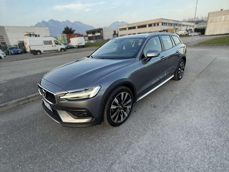 Usata Volvo V60 CC Business Edition 197 CV (144 kW) 2021 Grigio Station wagon