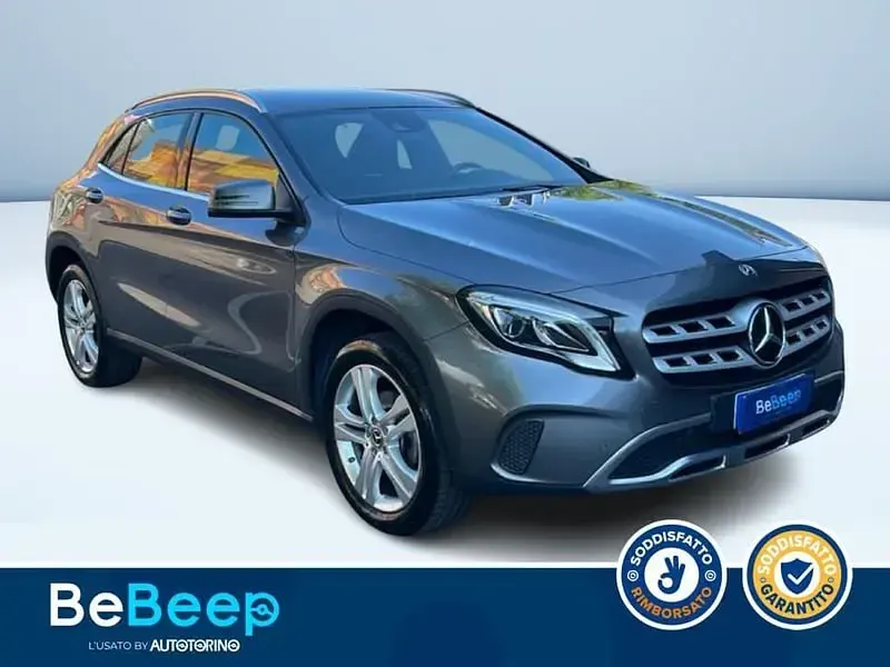 Usata Mercedes GLA200 136 CV (100 kW) 2019 Grigio SUV