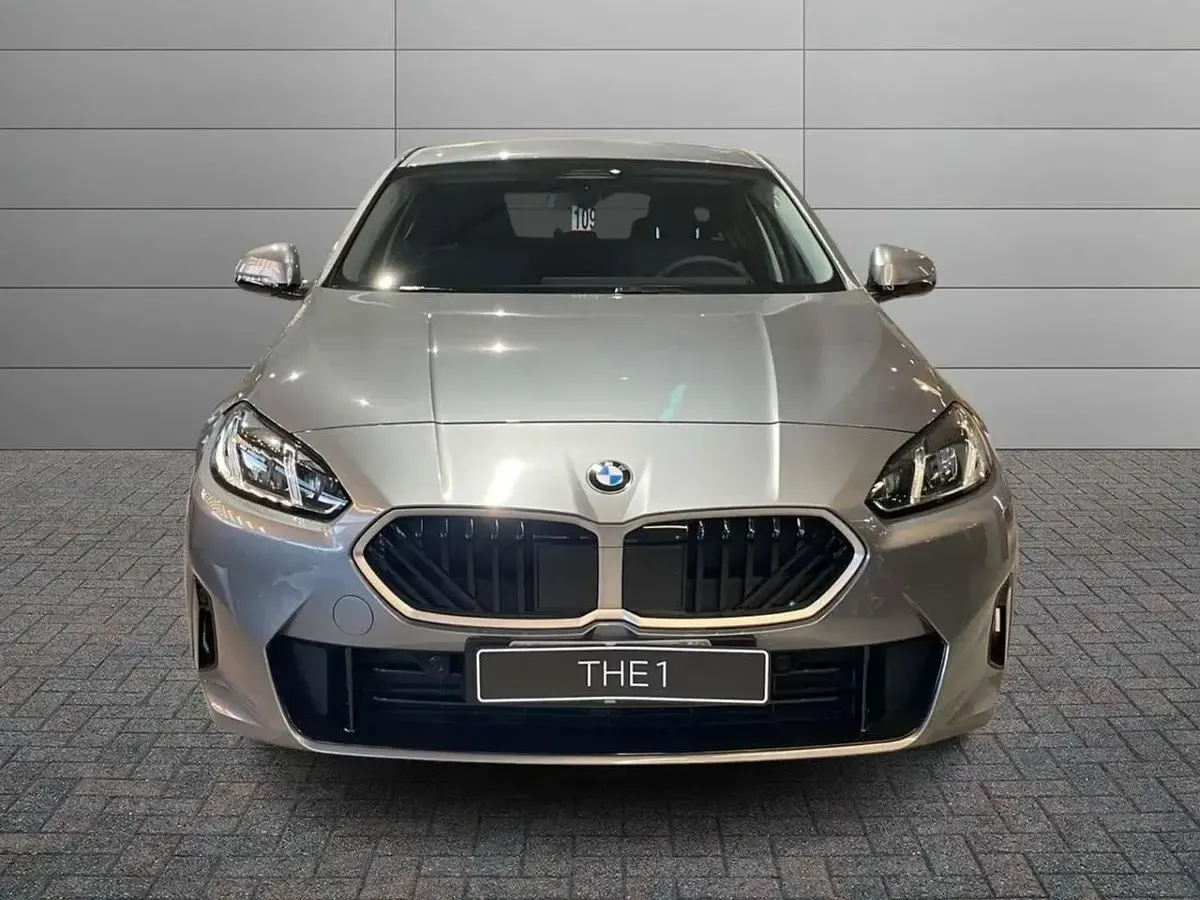 Nuova BMW 120 150 CV (110 kW) 2025 Skyscraper grey metallic Utilitaria