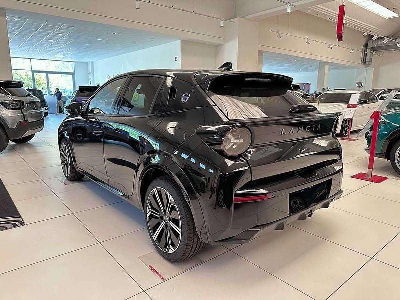 Nuova Lancia Ypsilon 110 CV (80 kW) 2025 Nero Utilitaria