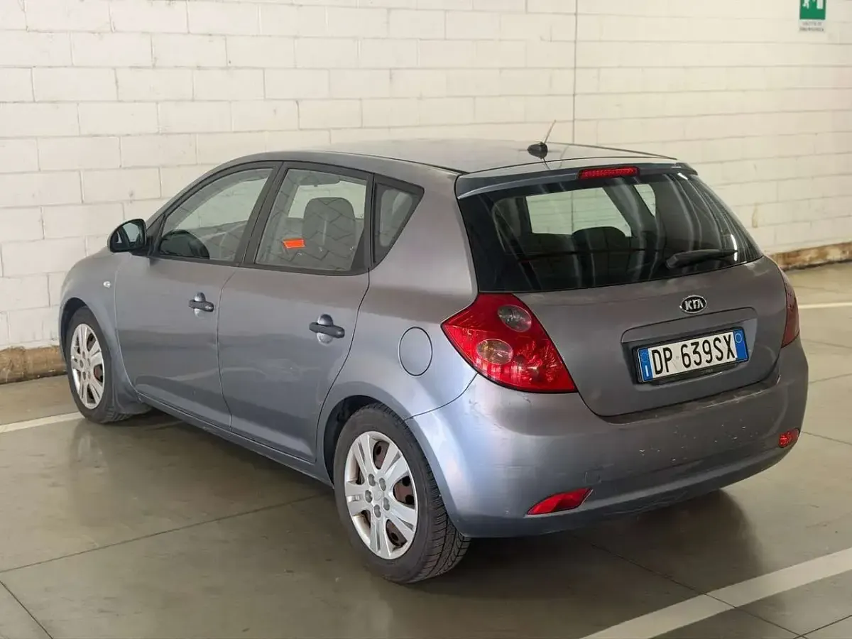 Usata Kia Ceed LX 90 CV (66 kW) 2008 Other Utilitaria