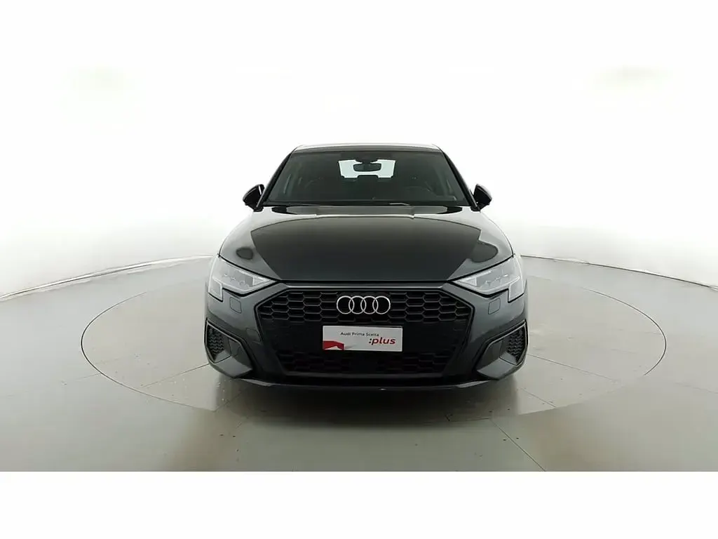 Usata Audi A3 Sportback Business 110 CV (80 kW) 2023 Grigio manhattan metallizzato Utilitaria