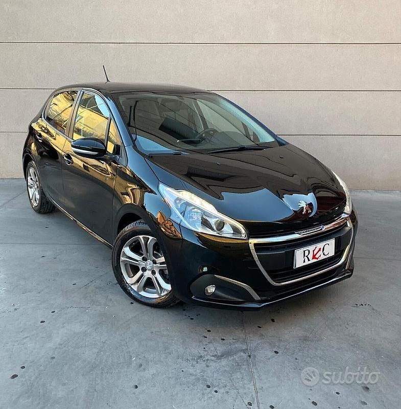 Usata Peugeot 208 Allure 82 CV (60 kW) 2018 Nero Utilitaria