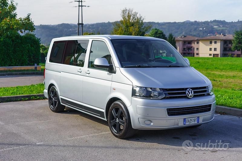 Usata VW Caravelle 2011 Grigio Monovolume