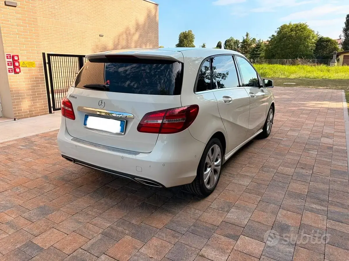 Usata Mercedes B200 136 CV (100 kW) 2017 Bianco Utilitaria