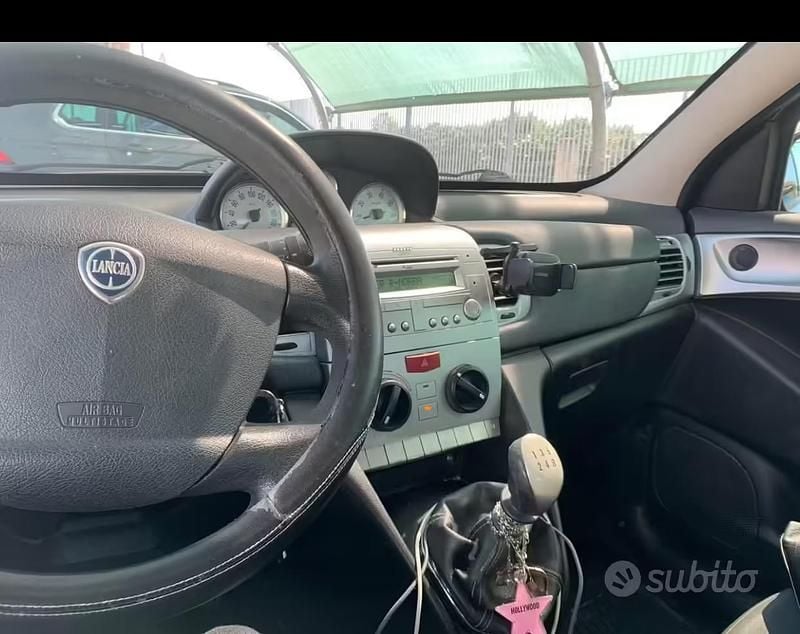 Usata Lancia Ypsilon 60 CV (44 kW) 2011 Grigio Utilitaria