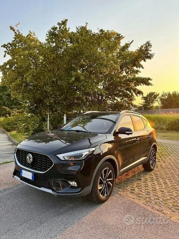 Usata MG ZS Luxury 111 CV (81 kW) 2022 Nero Berlina