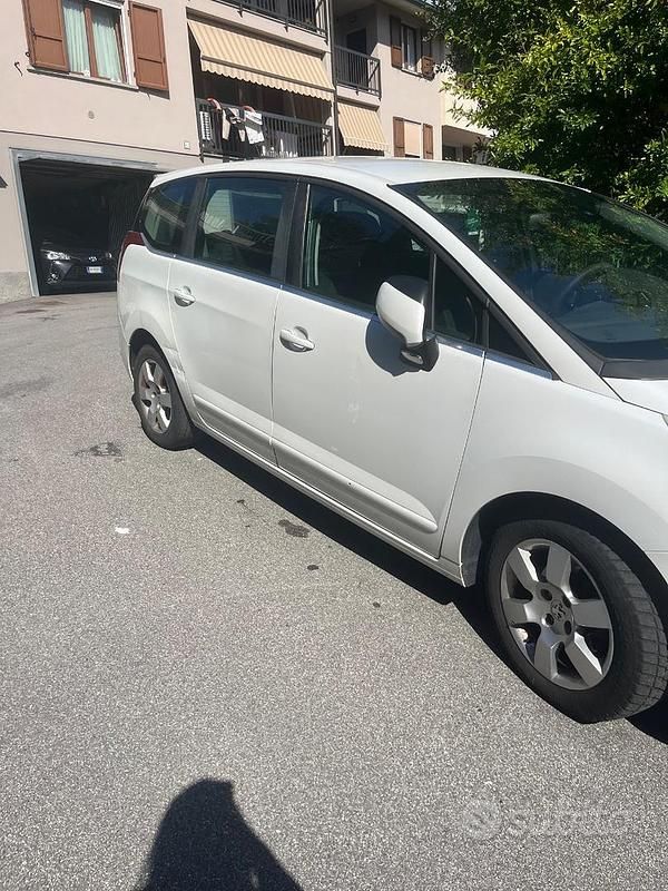 Usata Peugeot 5008 109 CV (80 kW) 2010 Bianco Monovolume