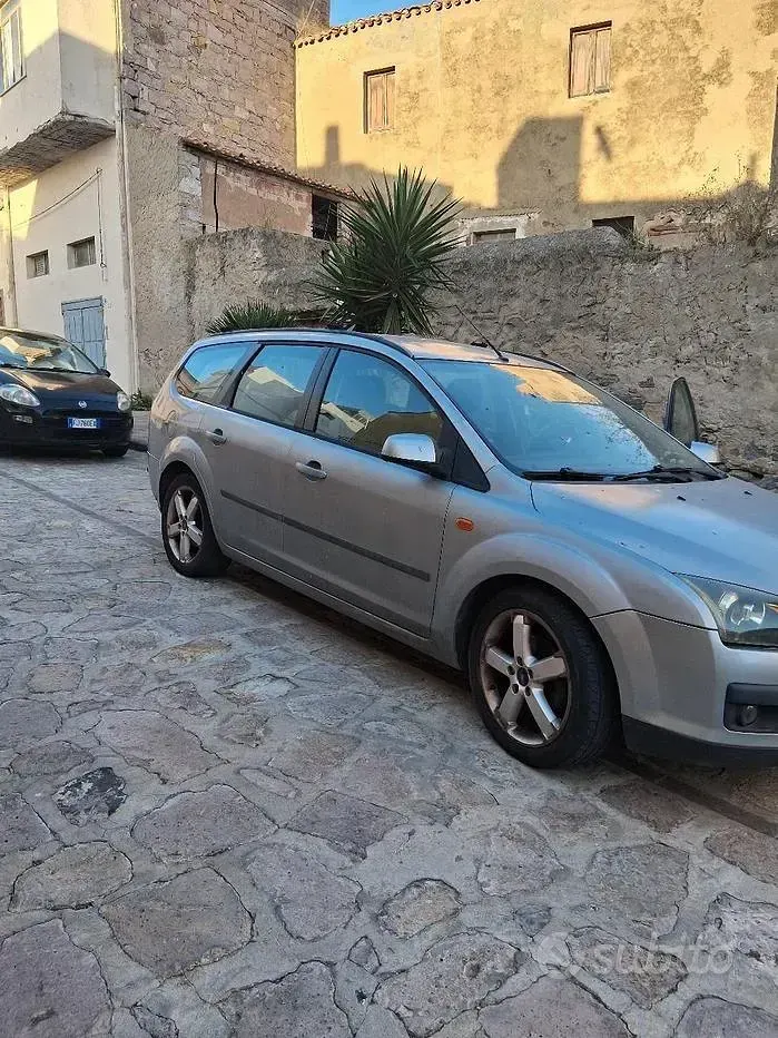 Usata Ford Focus 109 CV (80 kW) 2005 Grigio Station wagon